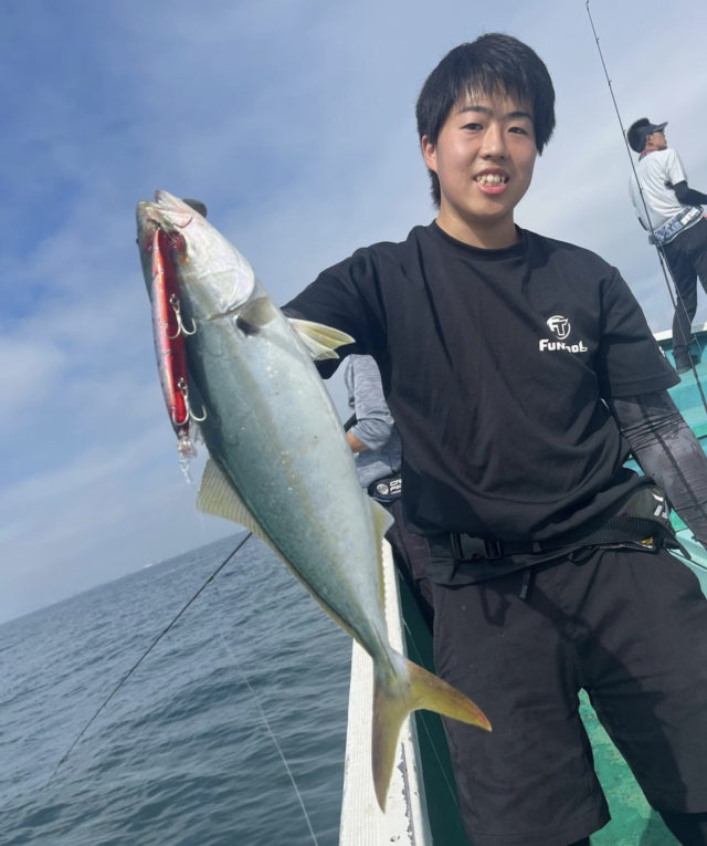 釣果情報-三重県釣り船大翔丸にてキャスティングの釣果ツバス