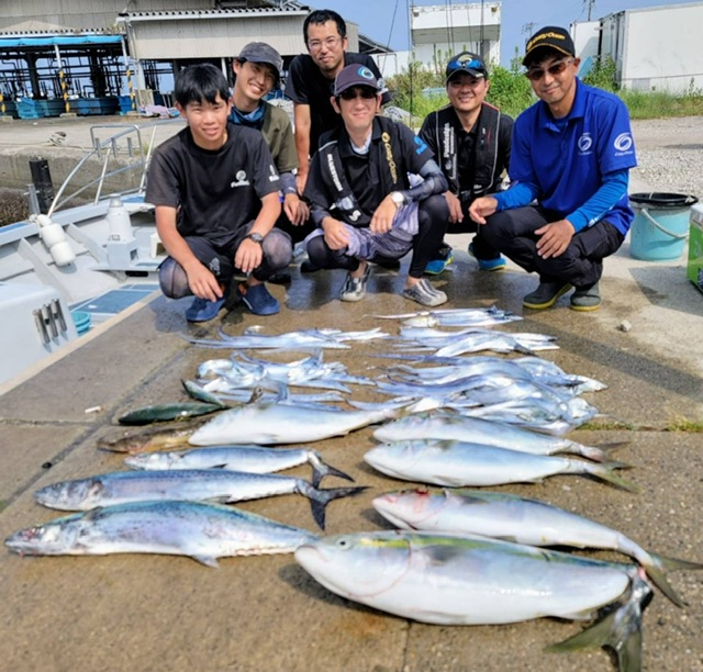 釣果情報-愛知県ブルードラゴンにて伊勢湾ジギングの釣果サワラ-マゴチ-タチウオ等